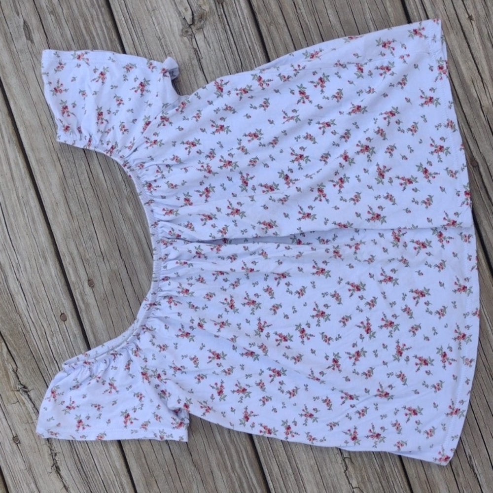 2/$16 Garage loose fit tee. Size XS